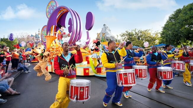 mickeys soundsational parade disneyland