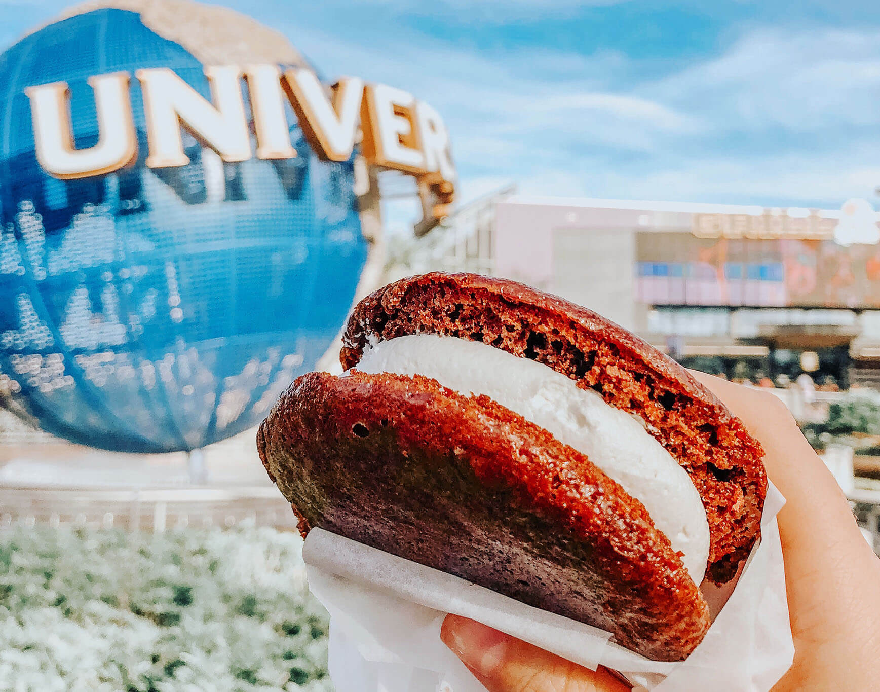 Giant chocolate and red velvet whoopie pie from Studio Sweets in Universal Studios Orlando