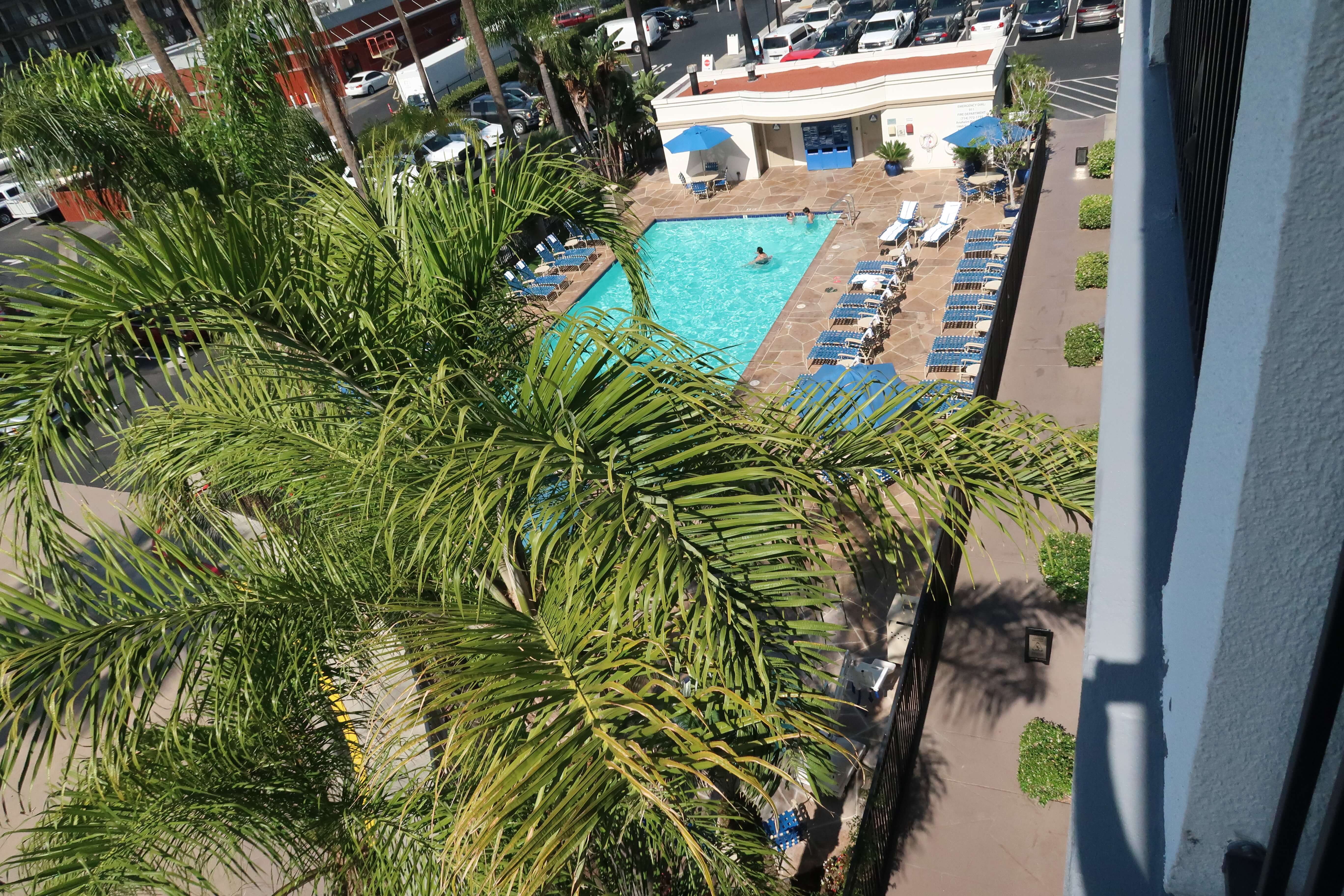 Courtyard Marriott Anaheim above shot pool near Disneyland