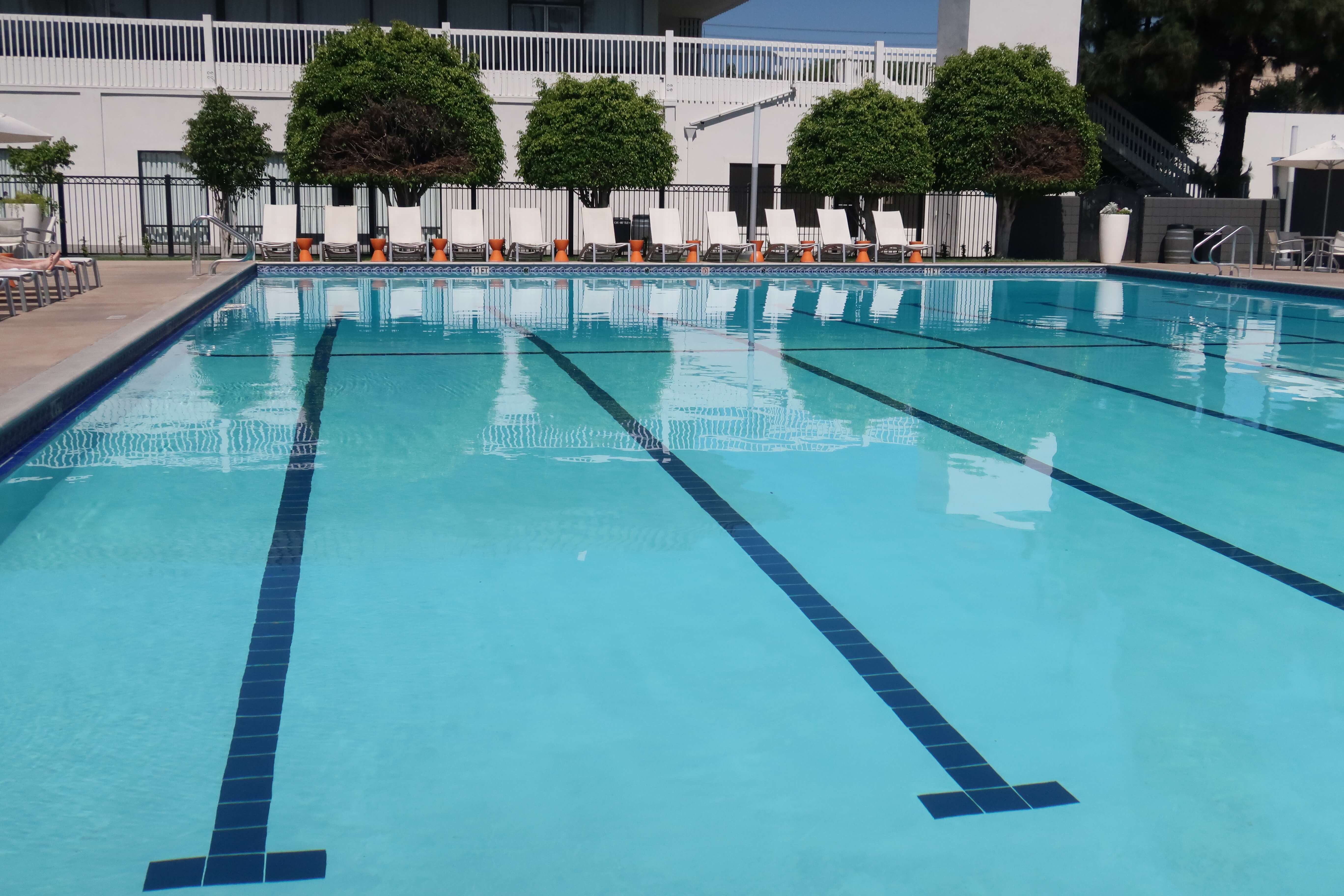 The Anaheim Hotel pool within walking distance of Disneyland